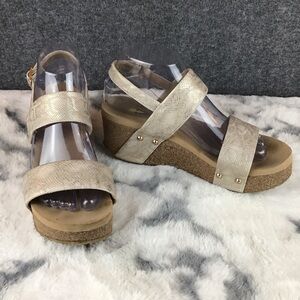 Volatile Women’s Tory Faux Leather Snake Print Wedge Sandals Sz 8